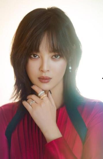 女主播辛尤里喝奶,引发网友热议